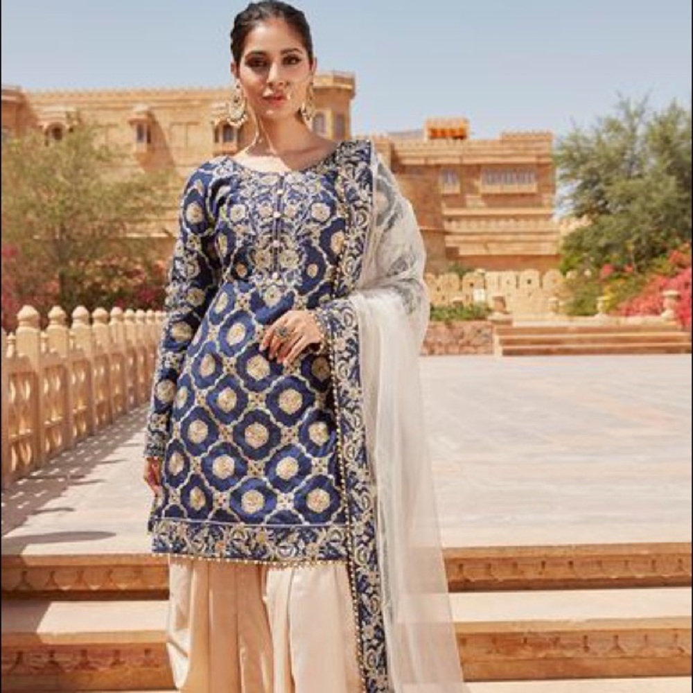 Heavy embroidered Pakistani shalwar kameez